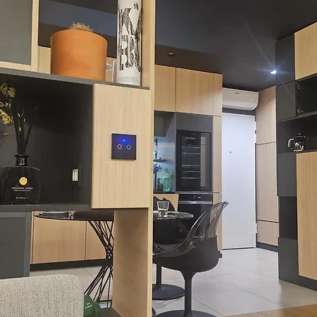 Apartment 74SUITE - Self check in - Garage